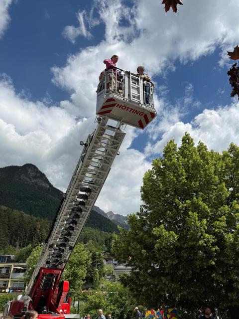 Mit der Feuerwehr hoch hinauf zur Kirchendachbeschau